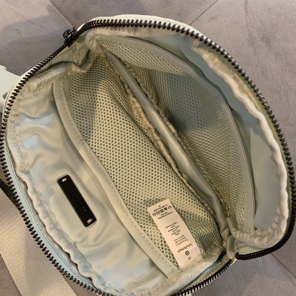 RARE NWOT Lululemon Everywhere Belt Bag Springtime Mint Green - Picture 4 of 16